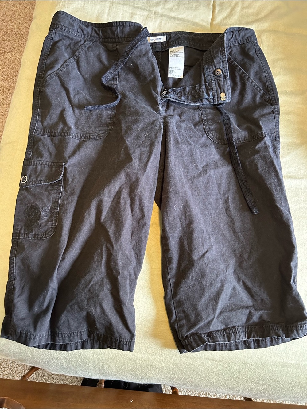 Dockers women’s Black Cargo Shorts with Utility Pockets
